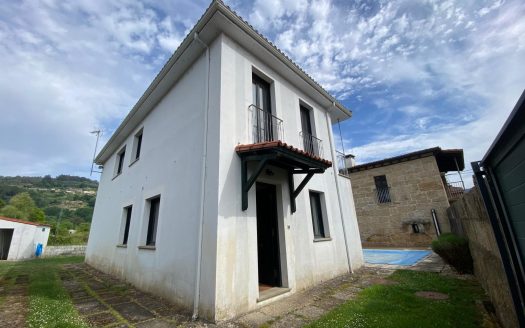 01357 – Leiro